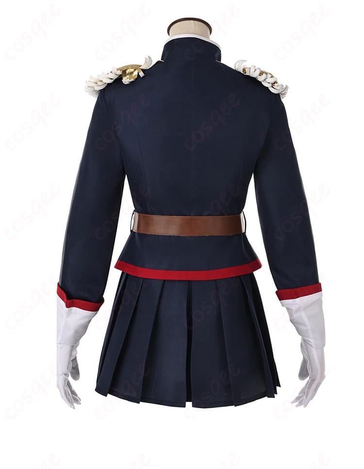 羽前京香 制服の背面。バックのライン、スカートの落ち感、背面ベルトの処理を確認できる