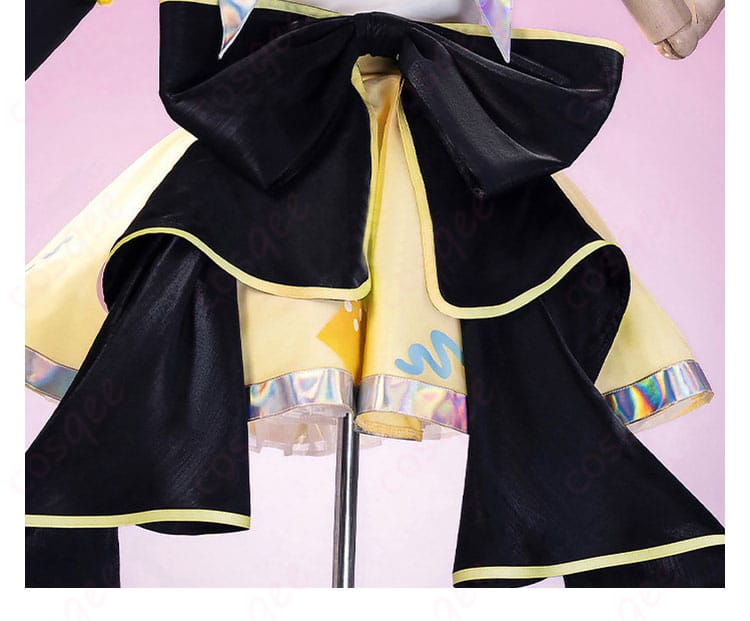 背面の大きなリボン装飾（結び目と固定方法）の詳細