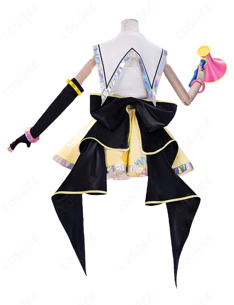 背面装飾のディテール（背部蝶結び・背中ライン）クローズアップ