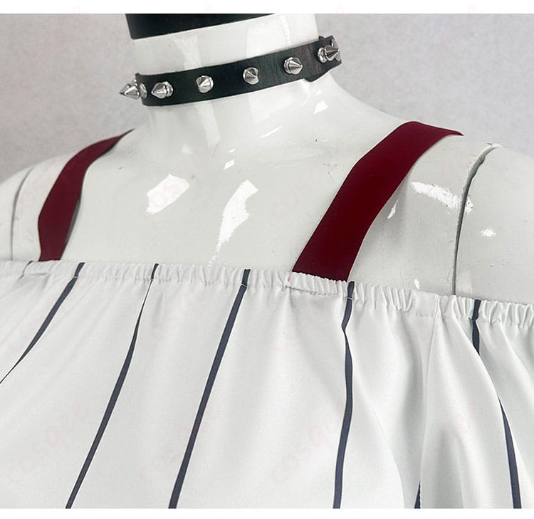 トップス前身頃の装飾と縫製ディテール接写