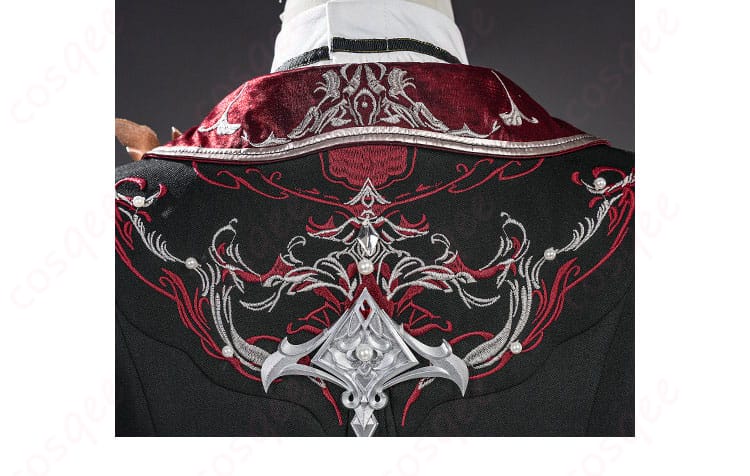 背面肩ヨーク部分の装飾と切替デザインの詳細