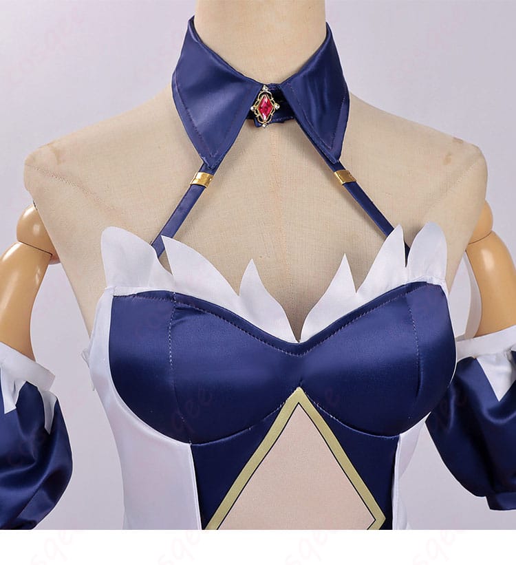 襟元の装飾ディテール（カラー配色と立体パーツ）