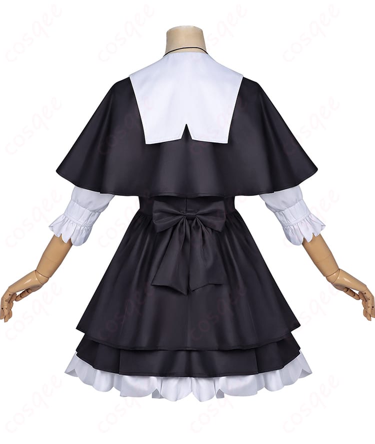 森亜るるか 私服ワンピースの背面ディテールとケープの形状