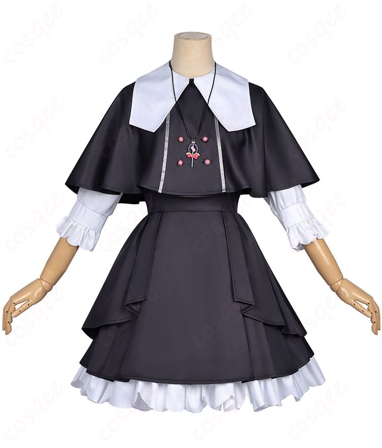 森亜るるか 私服ワンピースとケープの正面全体写真