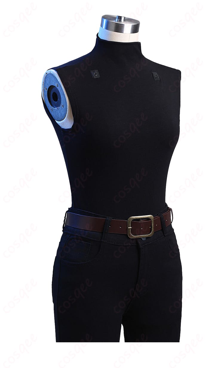 黒インナー（ベスト風）の素材感と襟ぐりの仕立てアップ