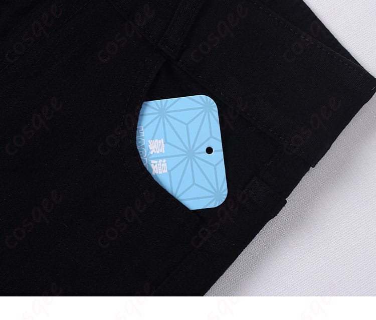 衣装のポケットまわりの形状とステッチディテール