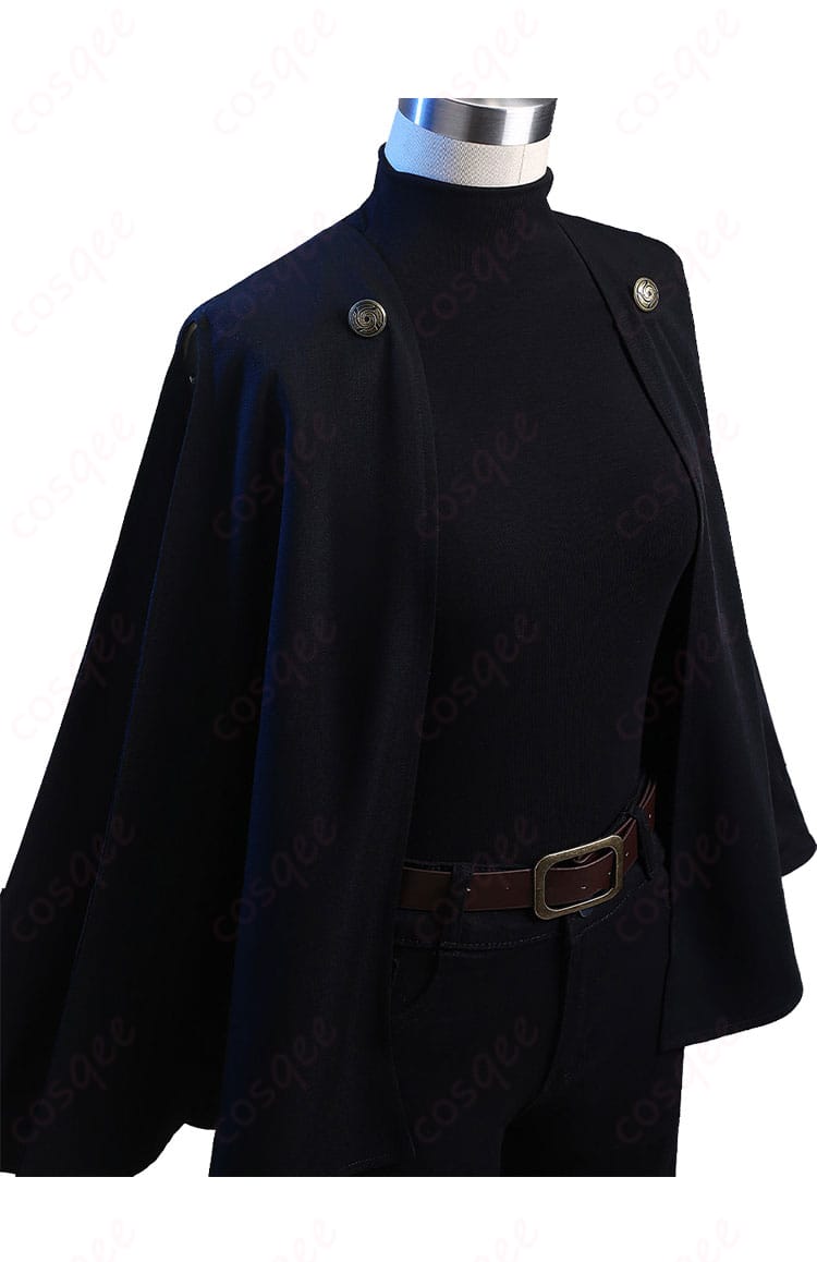 肩と袖周りの装飾ディテール（縫製と切り替えのアップ）