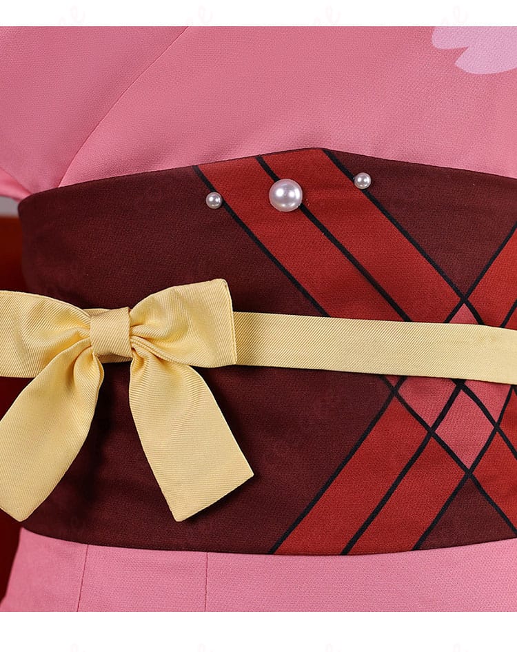 ウエストのコルセットベルト装飾ディテール。ステッチと固定仕様、質感が分かるクローズアップ