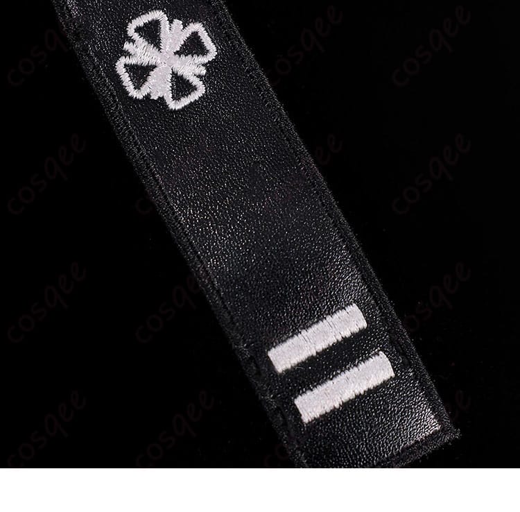 肩飾り・肩章部分の拡大。形状と取り付け位置、エッジのハリ感が分かるディテール画像