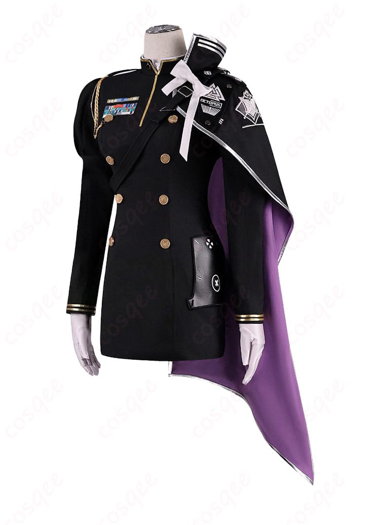 リリーバイス軍服の側面シルエット。マントの落ち感とウエストラインを示す商品側面画像