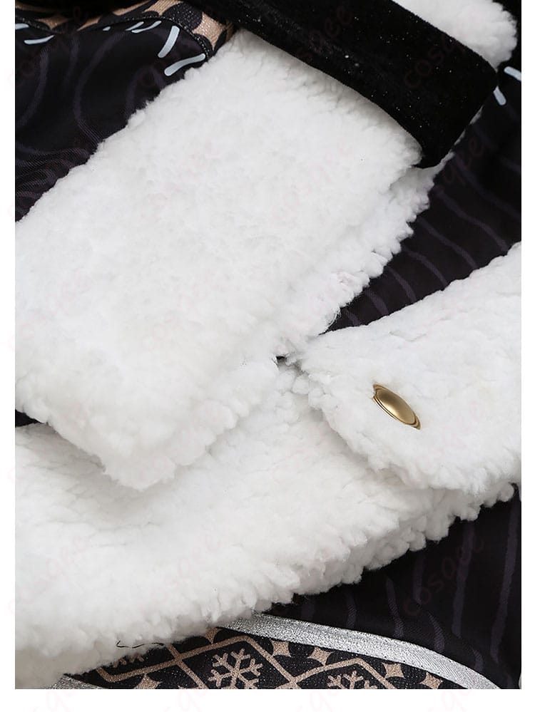 袖口のカフス装飾とボタンの質感アップ