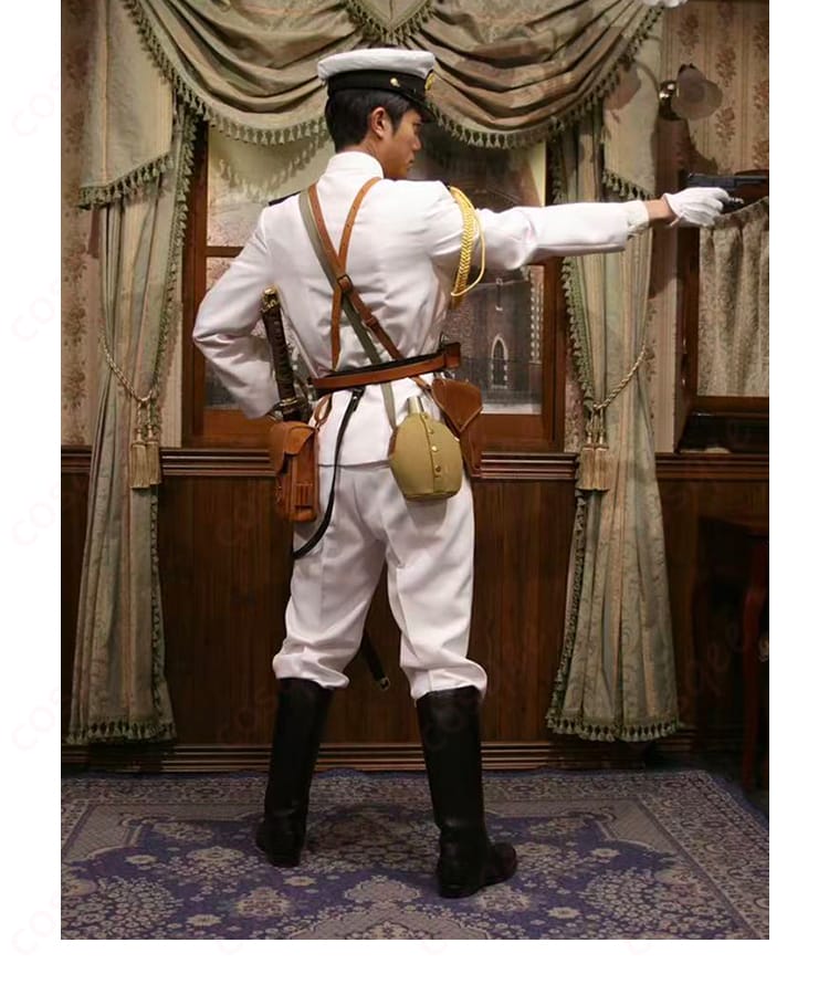 モデル着用の背面全身。背面のライン取りと裾のシルエット、ミリタリー要素の配置が分かる第二種軍装風コスプレ。