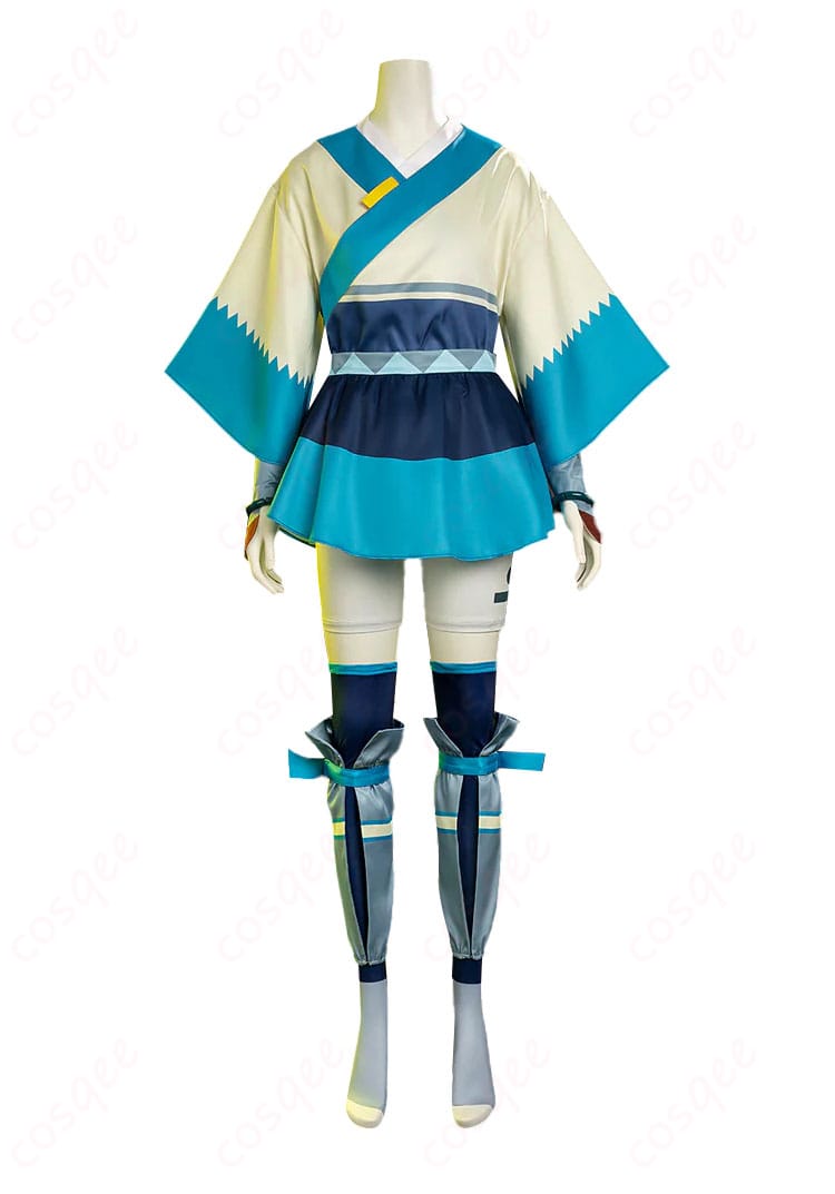 トップスとスカートの正面装飾ディテール接写