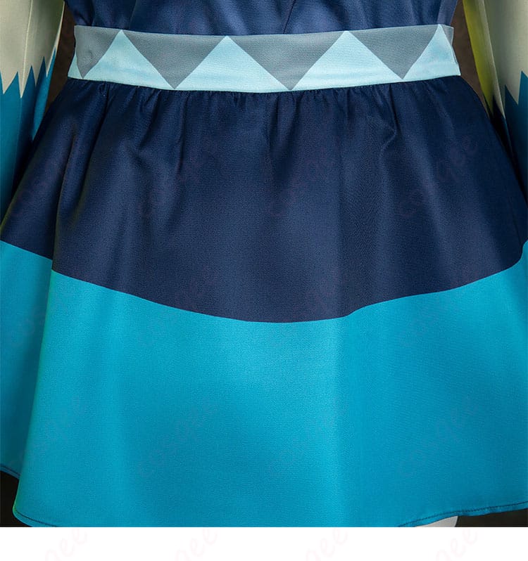 スカート裾の装飾と縁取りのディテール