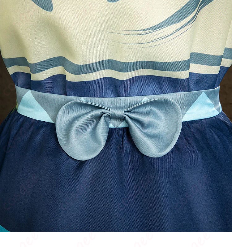 ウエスト周りの装飾パーツと固定仕様のディテール