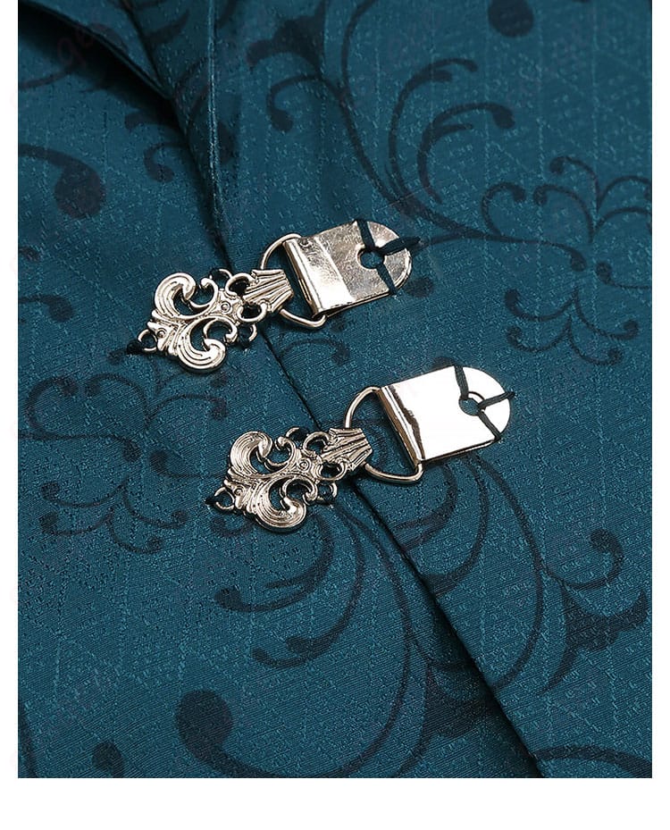 前合わせの留め具ディテール。衣襟の合わせ方と金具の固定方法、手早い着脱仕様を示す。