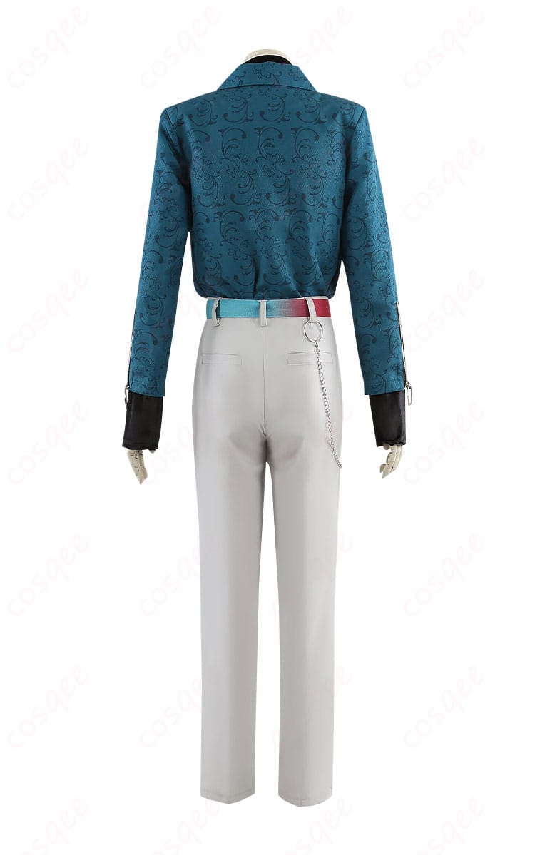 背面全景。肩線から裾にかけてのロングシルエットとセンターベントの流れが分かる構図。