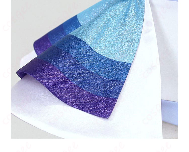 スカート裾のストライプ装飾ディテール。ライン幅と配置バランス