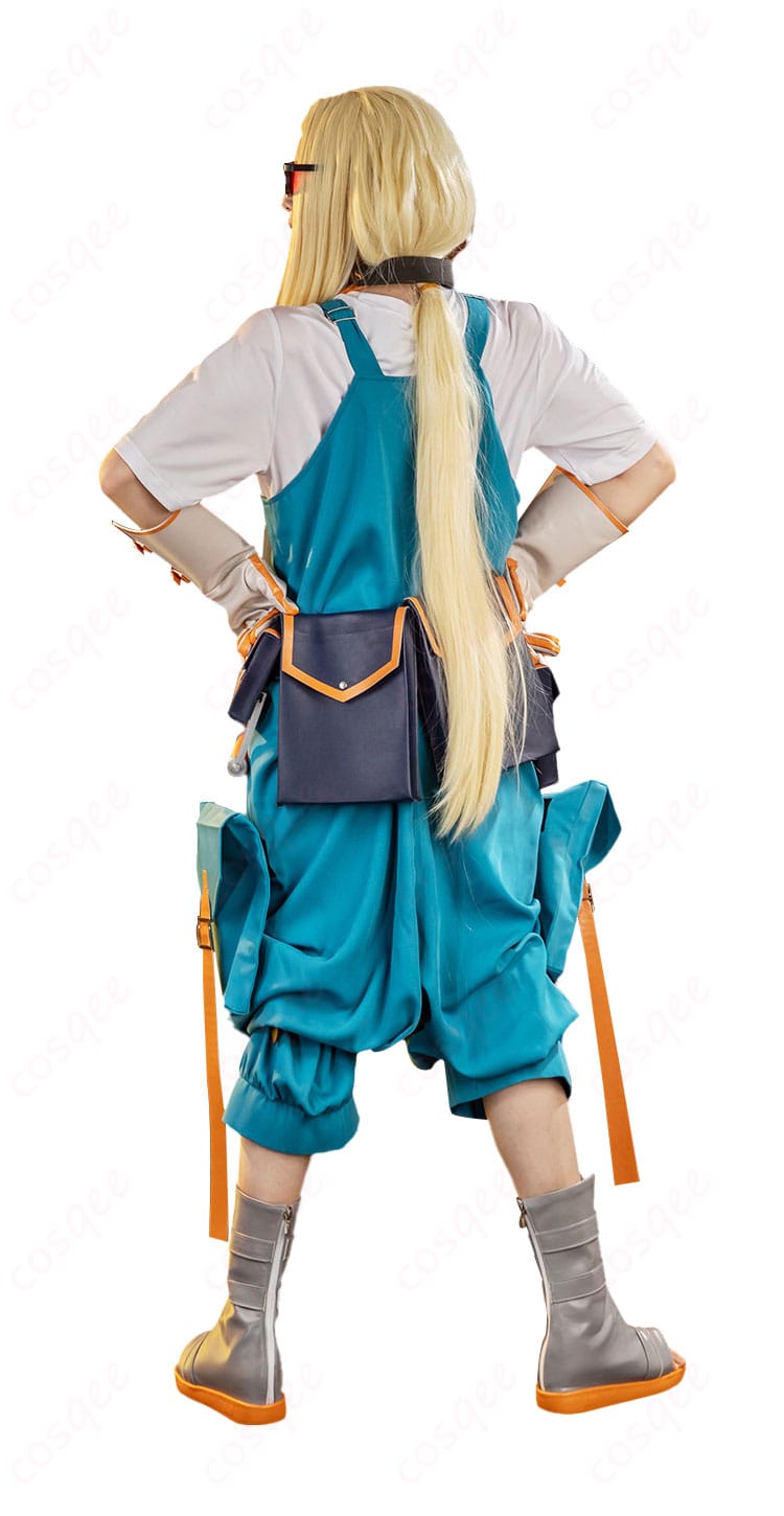 オーガスト・スティルザ衣装の背面全身カット（ストラップとポーチ位置）