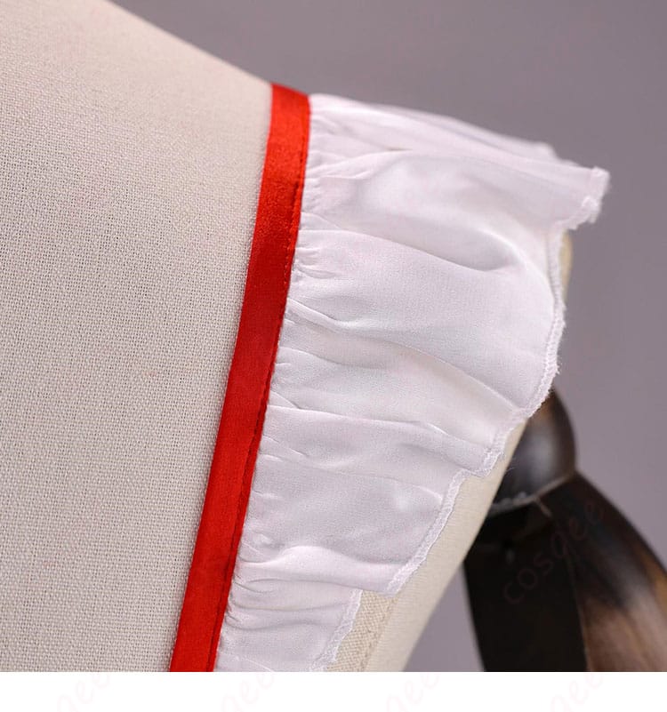 肩装飾の別角度ディテール(縁取りのコントラスト)