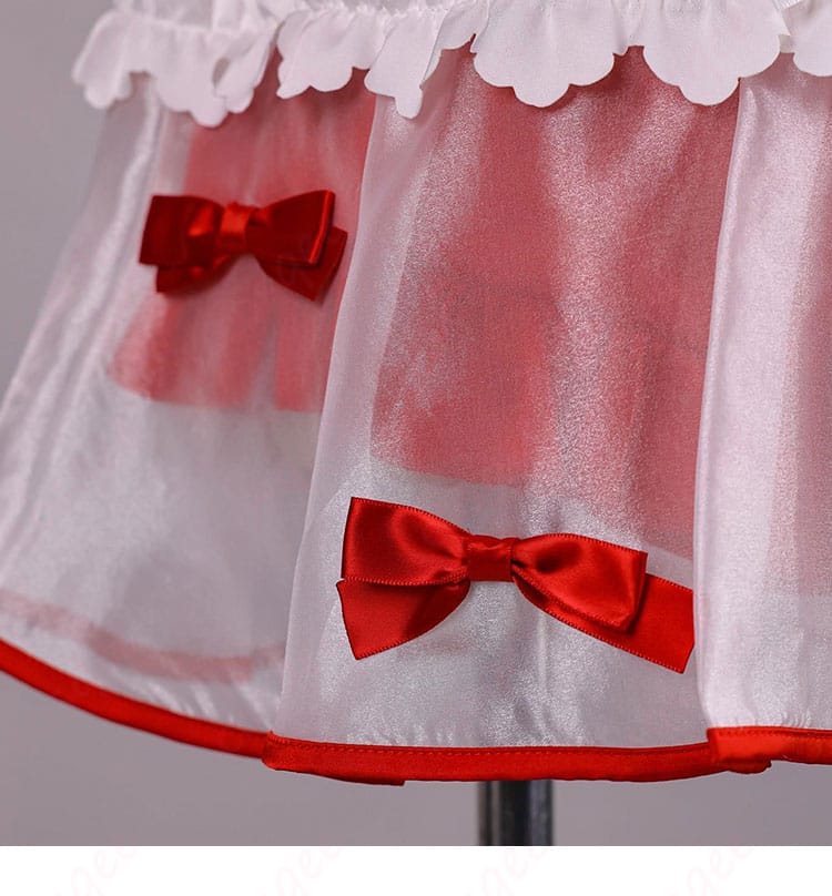 カーディガンの赤色リボン装飾アップ(発色と質感)