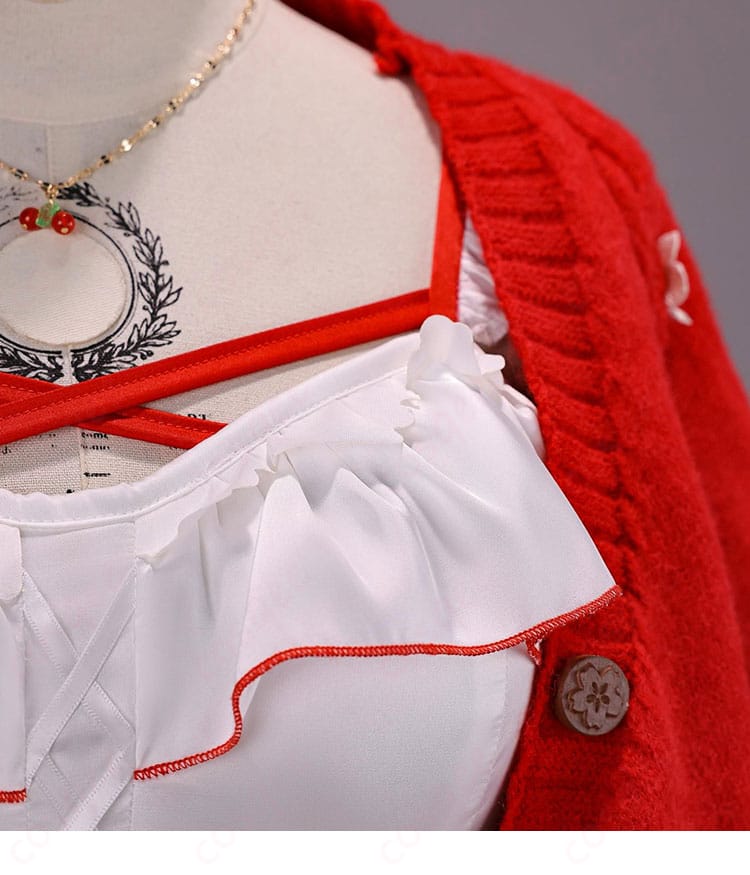 肩周り装飾のアップ(ショルダーの縁取りとステッチ)