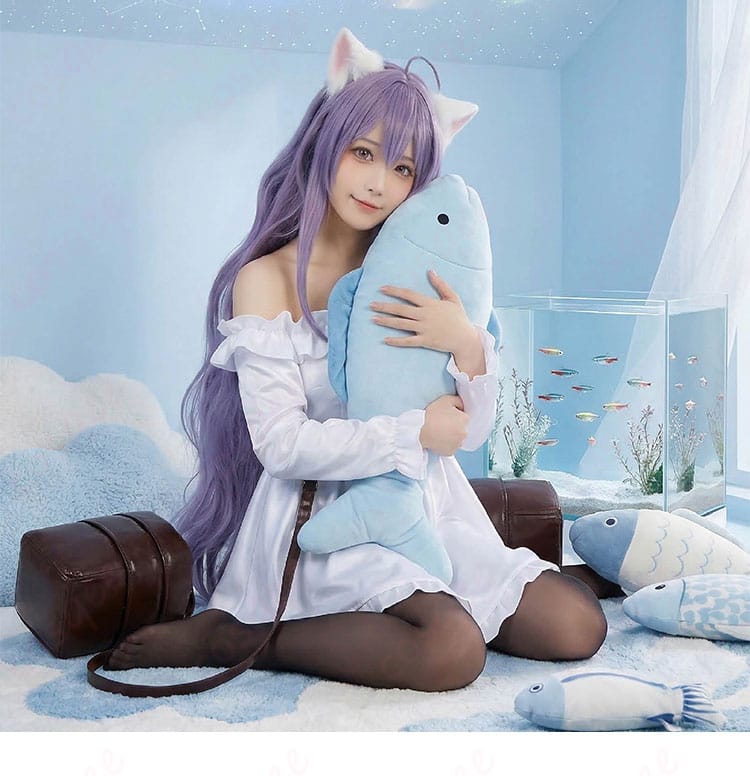 モデル着用：ブラウンダスト2 ルー 白い猫コスプレ衣装の全身コーディネート例