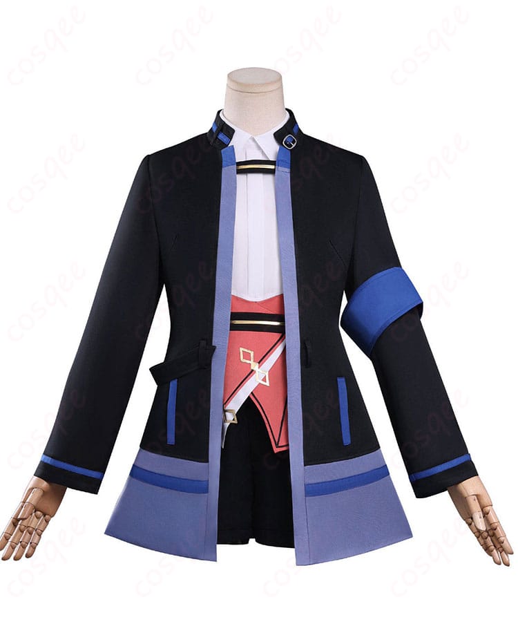 キャロライン衣装の正面全身。落ち着いた色味のコートとベルト、インナーのコーディネート