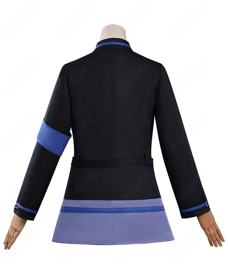 キャロライン衣装の背面全体。背中のラインと裾の広がり、ベルト位置を確認できる構図