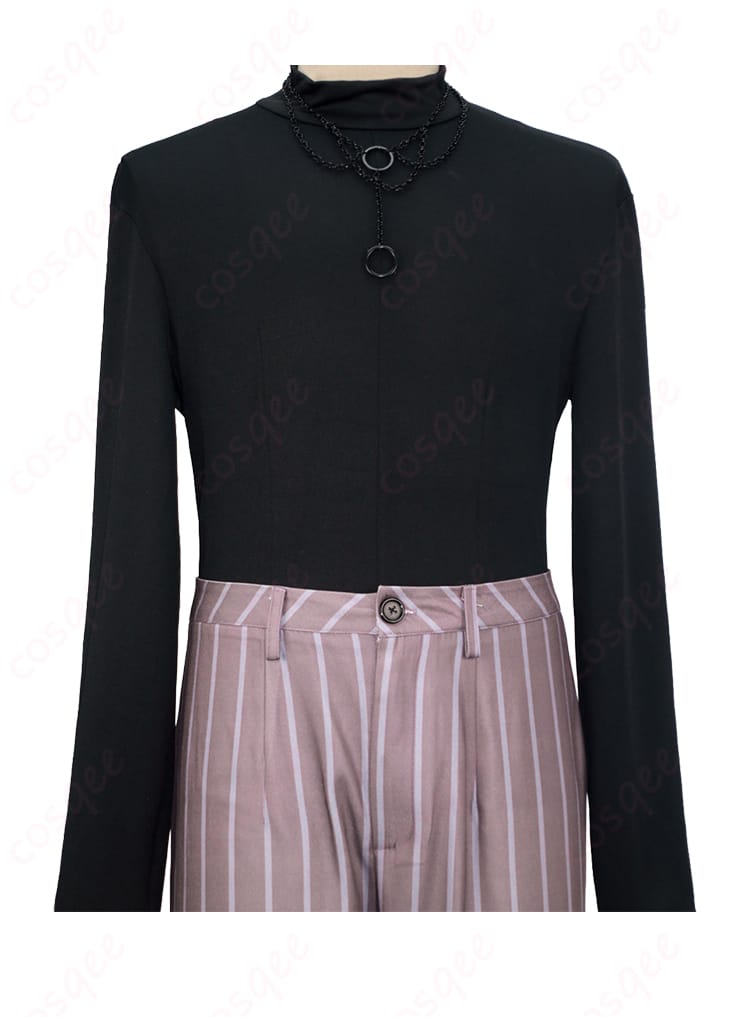 長袖トップスのフロント細部。前立てと縫製ライン、ハリ感ある生地の質感が分かるクローズアップ。