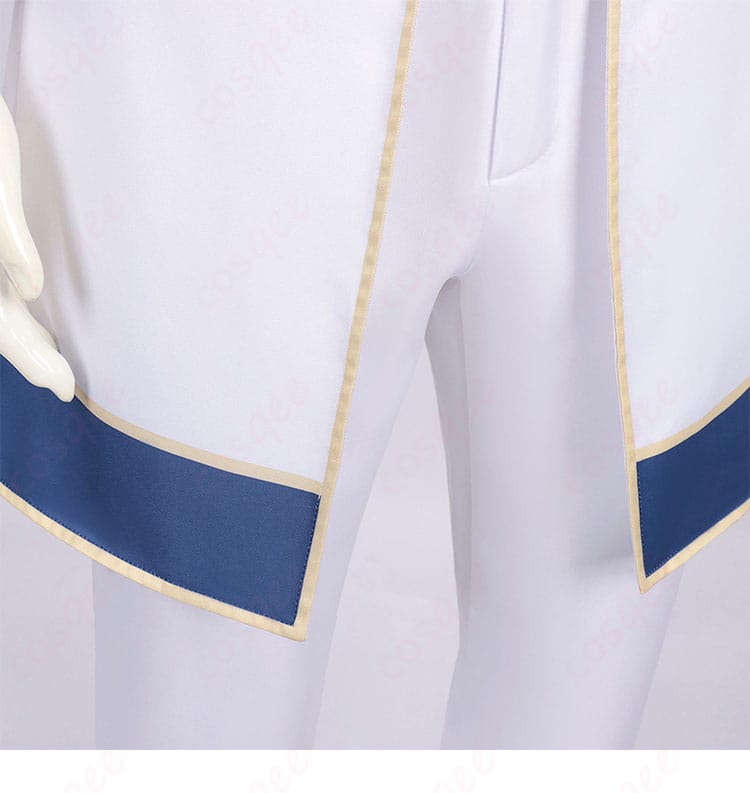 コート裾の装飾トリムと縫い代処理のディテール