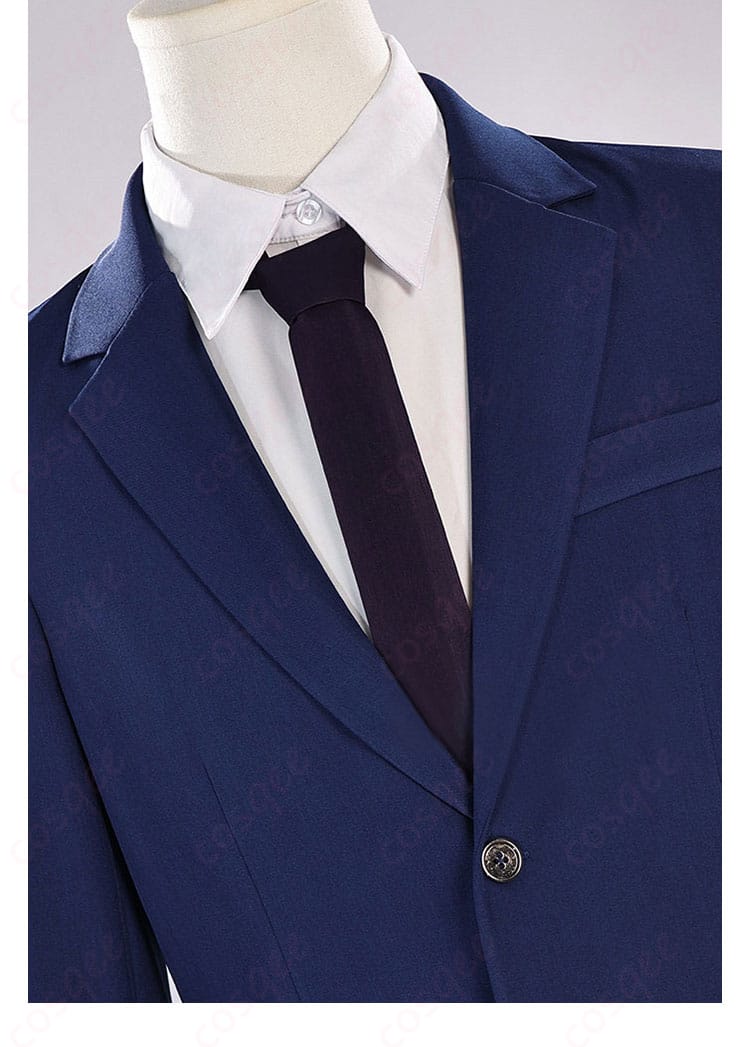 二藤宏嵩 スーツ衣装の襟元ディテール。シャツの台襟とネクタイノットのバランスを再現。