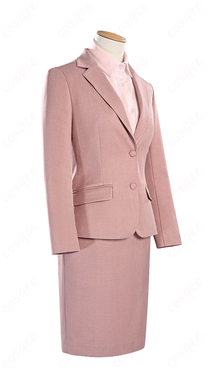 桃瀬成海 コスチュームの側面。ウエストからヒップへのラインとスカート丈のバランスを確認できる角度。