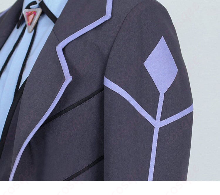 肩から袖にかけての装飾ラインと切替ディテール