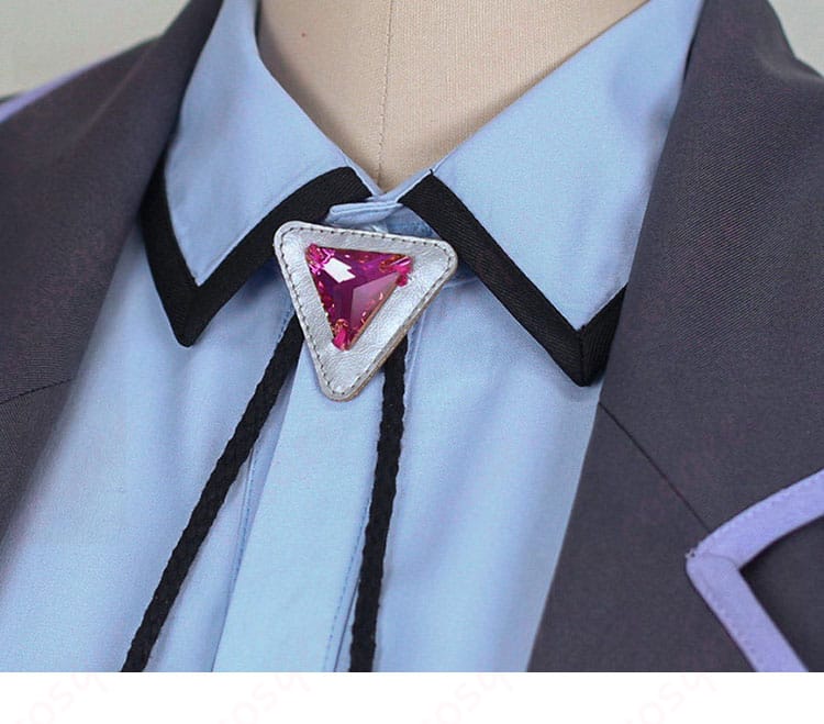 シャツの襟元装飾とネックレスの重なり表現