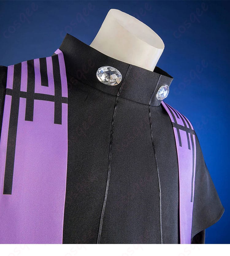 襟元ディテールの接写。襟の形状とステッチワークを確認