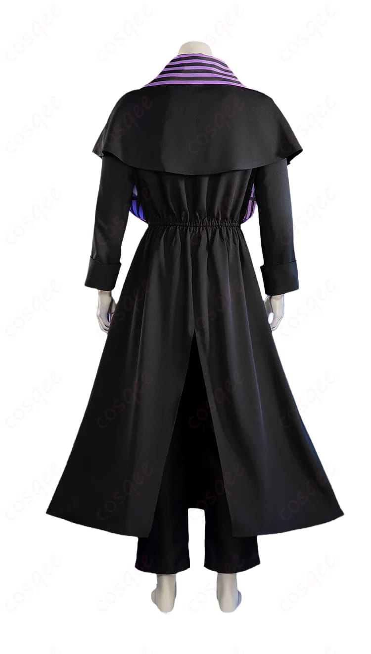 ベルゼブブ衣装の背面。上着の丈感と背中のラインが見えるカット