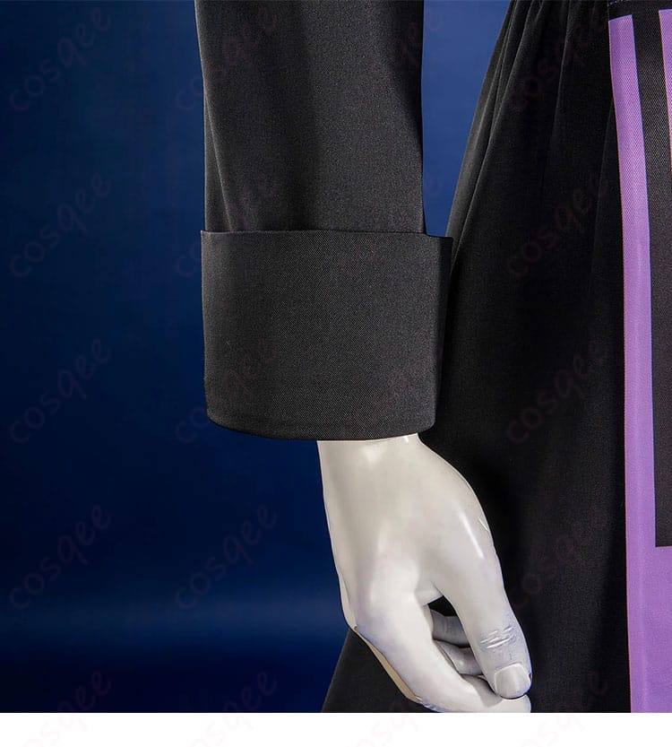 袖口まわりの装飾と開き仕様のクローズアップ