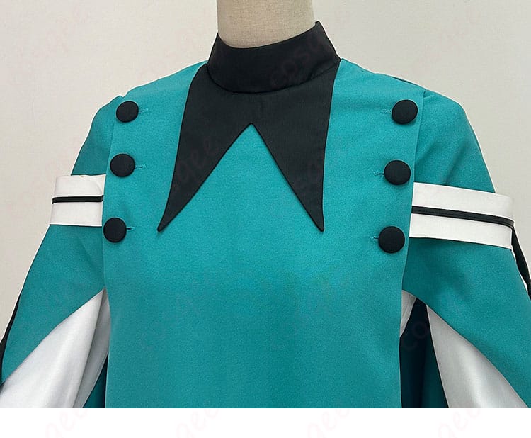 衣襟ディテール：襟元のトリムと縫製ライン、留め具位置の再現