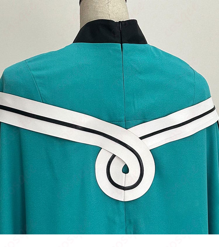 背肩ディテール：背面ヨークとショルダーラインのステッチ・切替構造