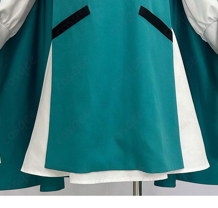 衣装の裾ディテール：裾周りのトリミングと生地のハリ感