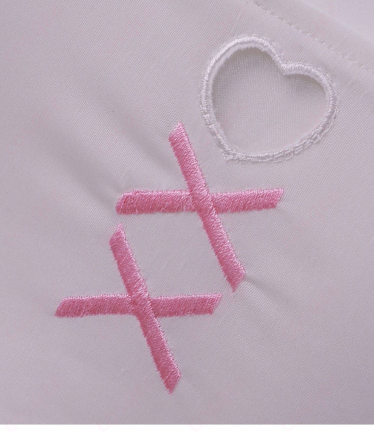 衣装に施された刺繍装飾のディテール
