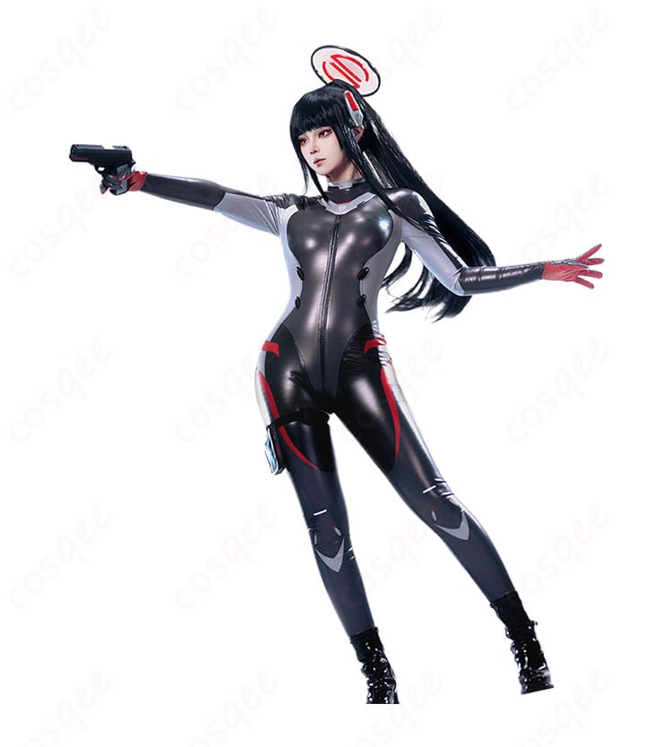 調月リオ 戦闘服コスプレのアクションポーズ撮影カット