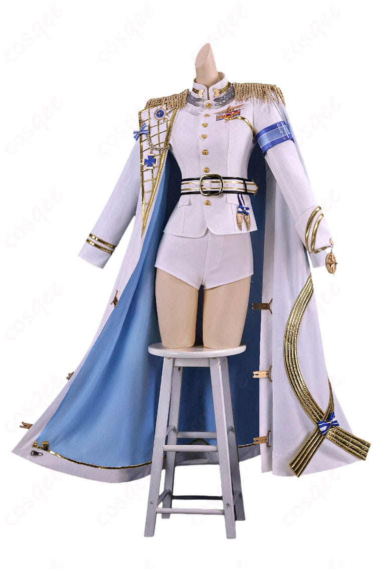 ヘルム白制服コスプレの正面全体。コートの直線シルエットと胸元ディテールが分かる構図。