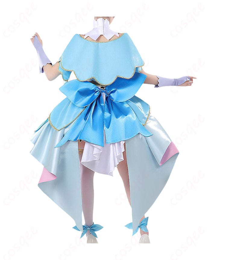 キュアエクレール 変身ドレスの背面。背部の大きな蝶結びとファスナー位置、ケープの長さが分かる。