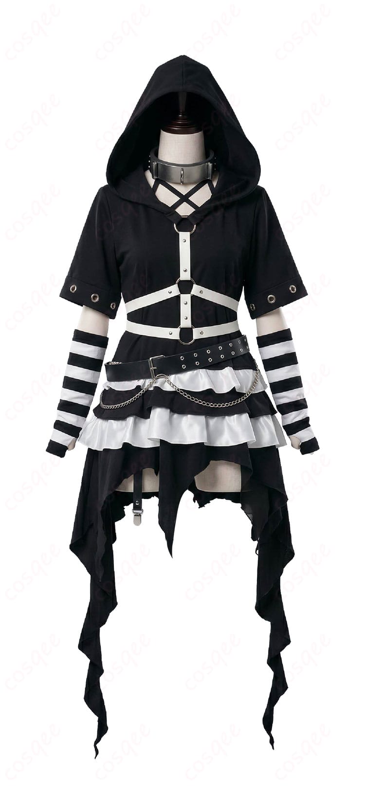 月ノ美兎 囚人服風コスプレの正面全体。うさ耳フード付きトップスとボーダーが映えるシルエット。
