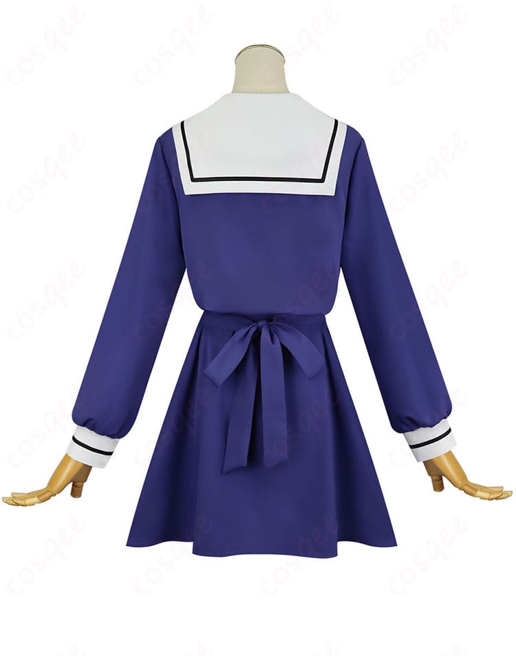 背面のケープ風装飾と編み上げ風意匠を備えた制服コスプレ衣装の後ろ姿