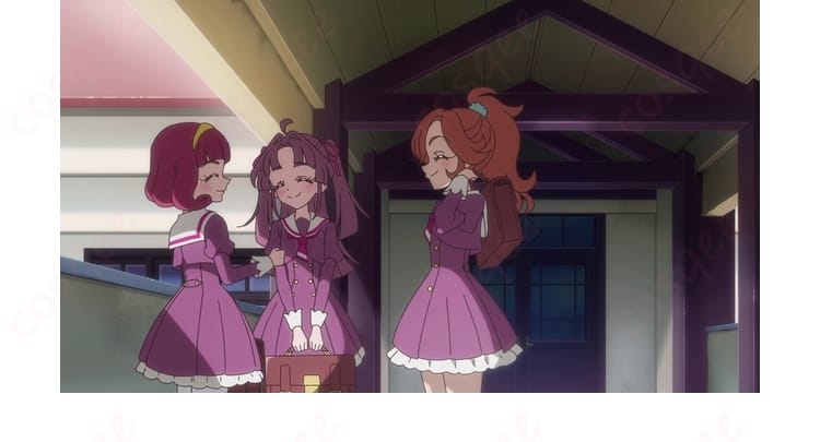 名探偵プリキュア!まことみらい学園制服コスプレ衣装の背面。学園制服らしいワンピースのバックスタイル