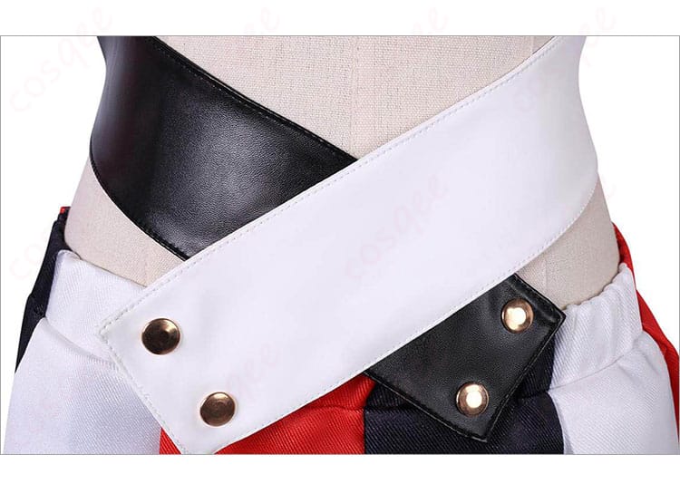 腰飾り・ウエストベルトのディテール。合皮質感と金具の配置