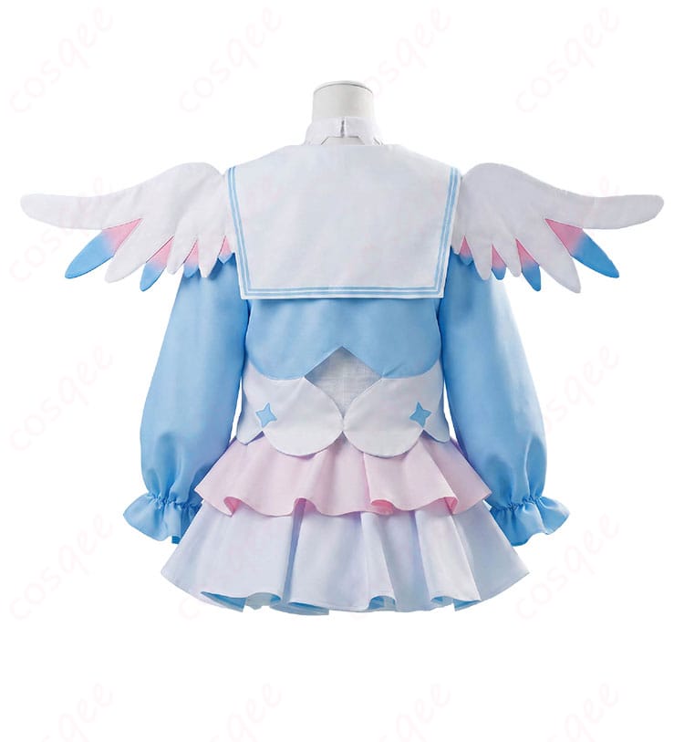 天音かなたコスプレ衣装の翼と背面装飾が見える後ろ姿